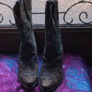 Dan Post cowboy boots. Pointed toe. All leather, wooden bottom. Size 6.5